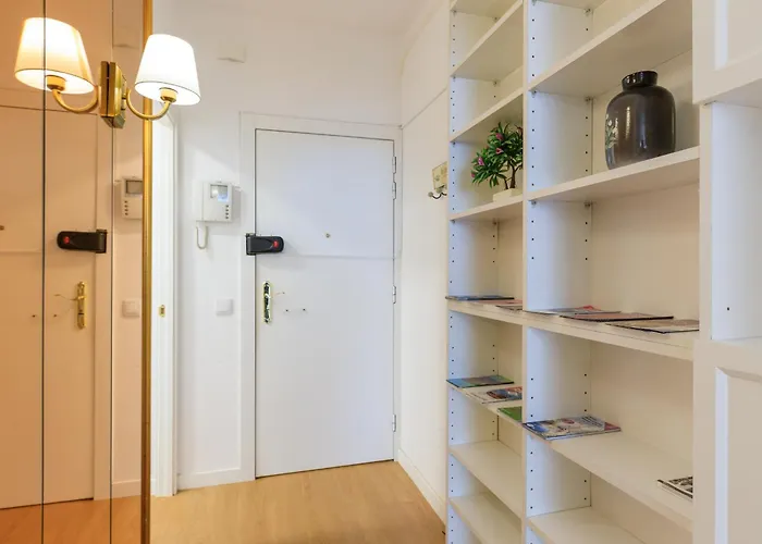 Aparteasy - Private Terrace, 3 Bedrooms, Eixample Барселона