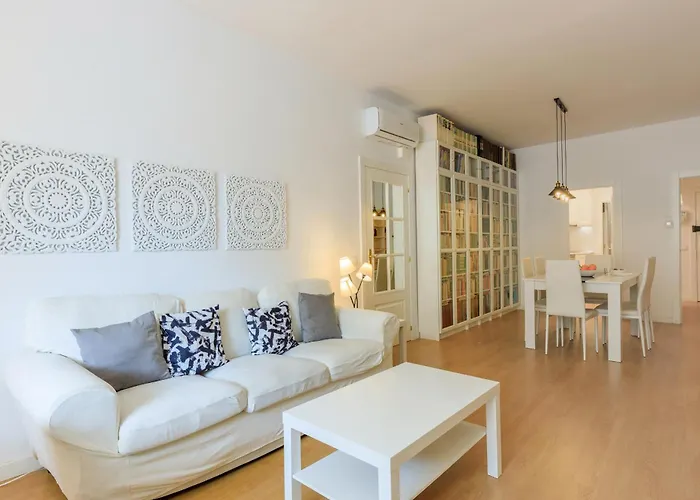 Aparteasy - Private Terrace, 3 Bedrooms, Eixample Барселона