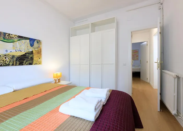 Aparteasy - Private Terrace, 3 Bedrooms, Eixample