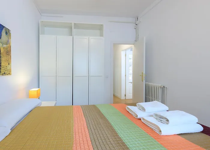 Aparteasy - Private Terrace, 3 Bedrooms, Eixample