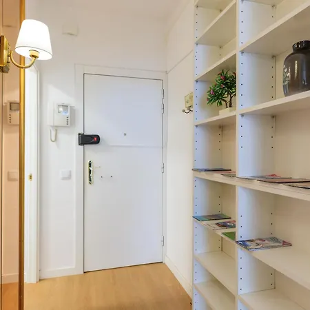 Aparteasy - Private Terrace, 3 Bedrooms, Eixample Barcellona