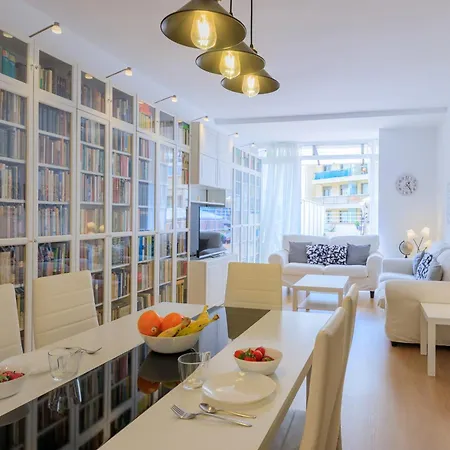 Aparteasy - Private Terrace, 3 Bedrooms, Eixample * Barcellona