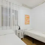 Aparteasy - Private Terrace, 3 Bedrooms, Eixample Barcelona